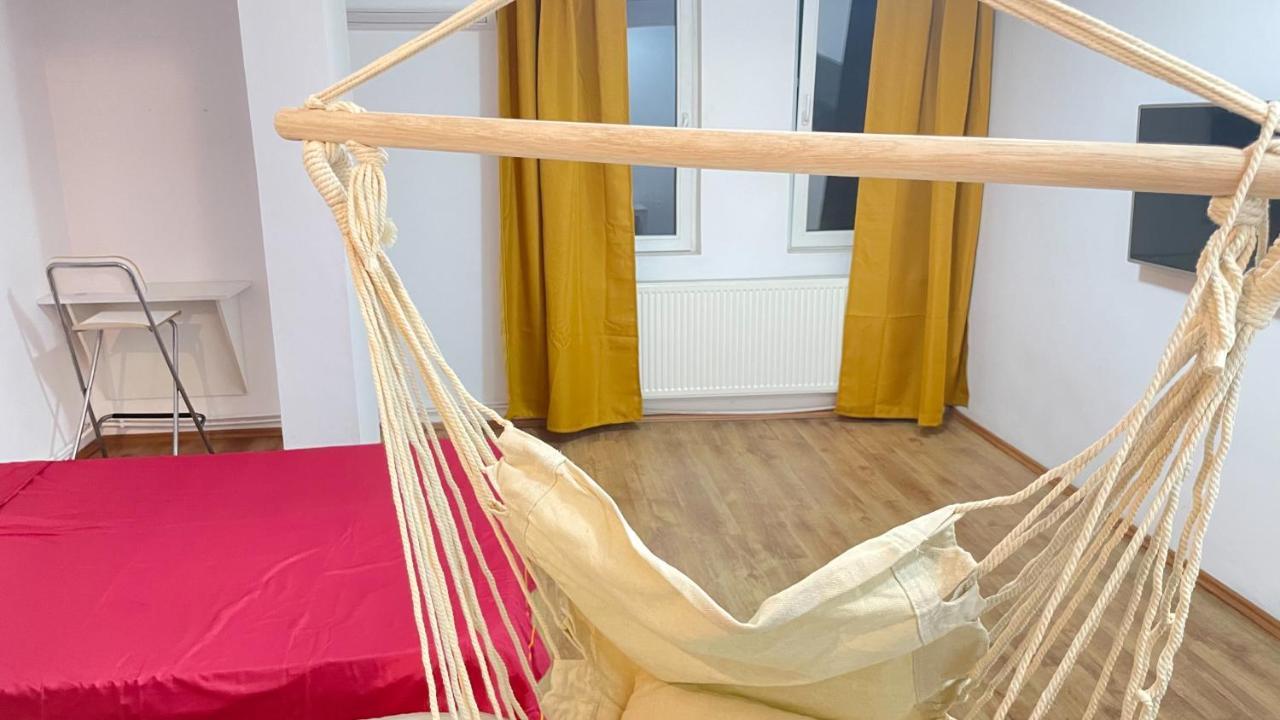 Private Room At Ceausescu'S Place In Old City Unirii Square Bucharest Luaran gambar
