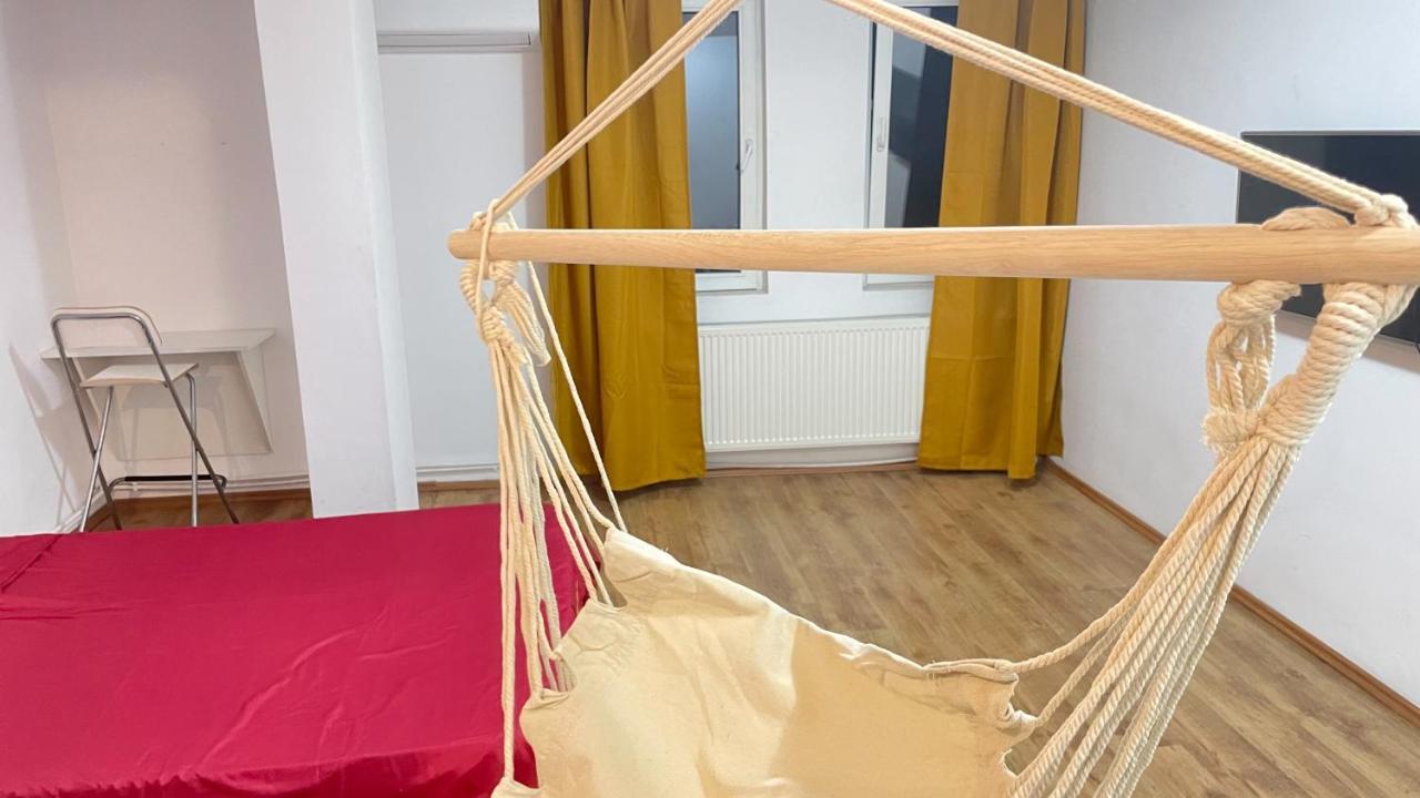 Private Room At Ceausescu'S Place In Old City Unirii Square Bucharest Luaran gambar