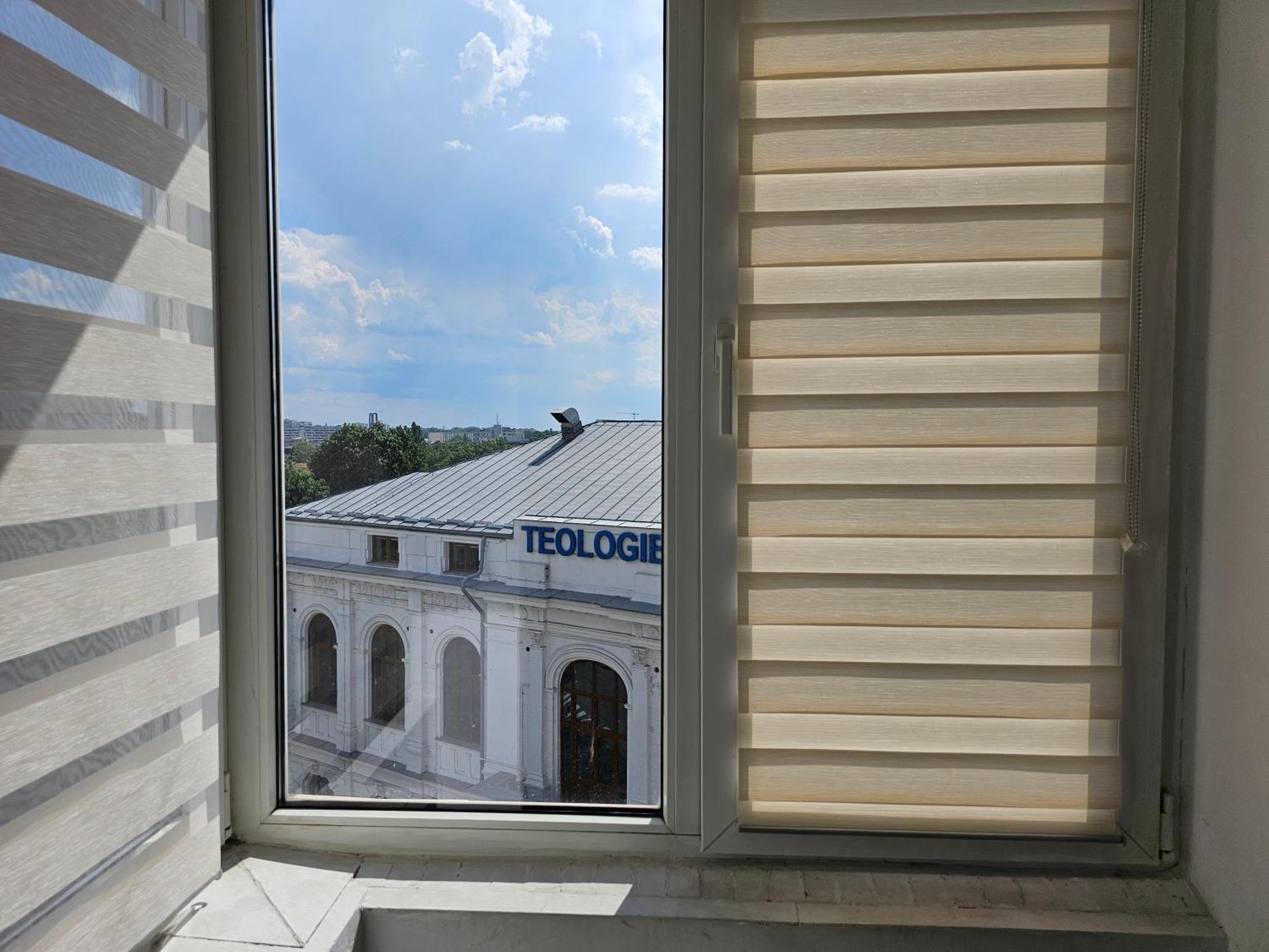 Private Room At Ceausescu'S Place In Old City Unirii Square Bucharest Luaran gambar