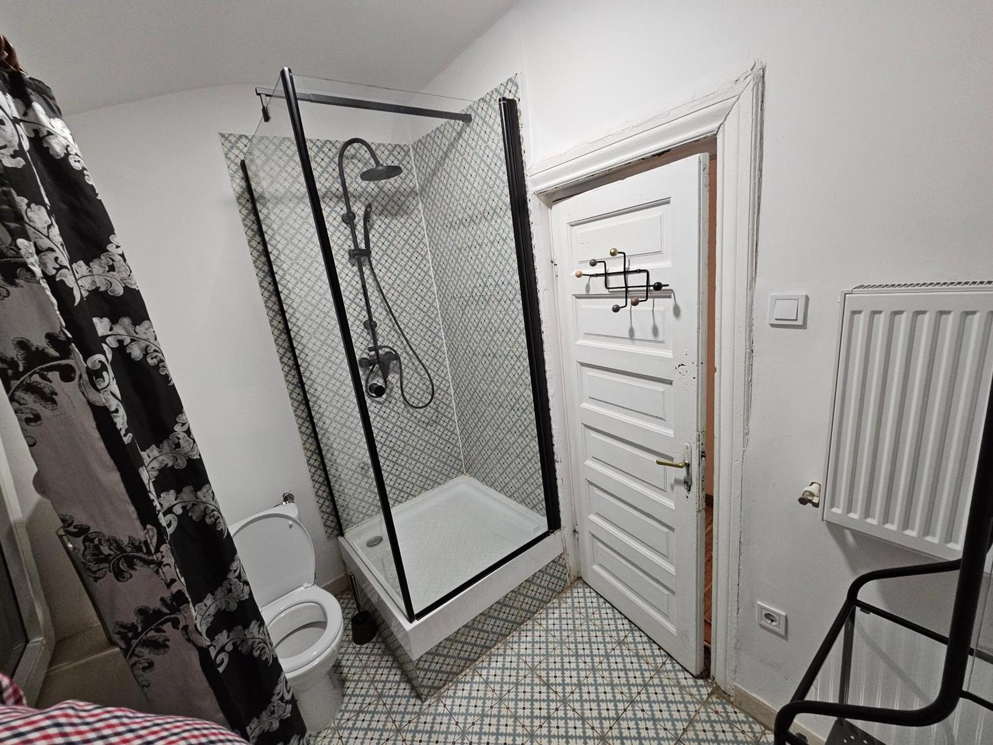 Private Room At Ceausescu'S Place In Old City Unirii Square Bucharest Bilik gambar